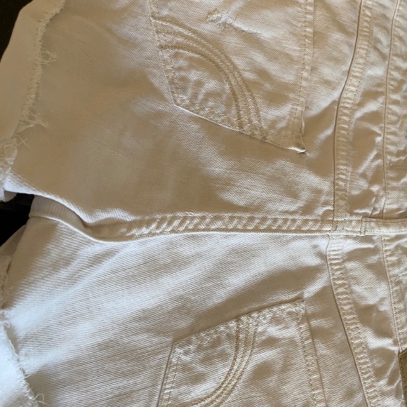 Hollister - Picture 4 of 13